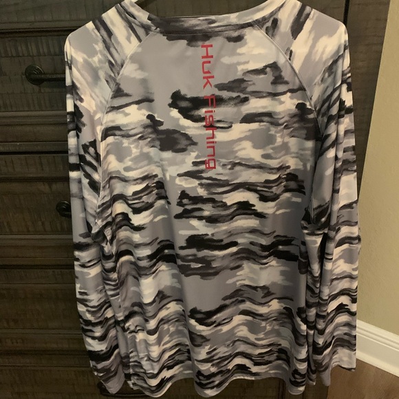 🔹NWOT🔹EXCELLENT CONDITION🔹HUK FISHING SHIRT🔹 - Picture 3 of 3